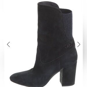 Authentic Chanel Navy Blue Suede Boots with CC Logo Size 37 Size US 7